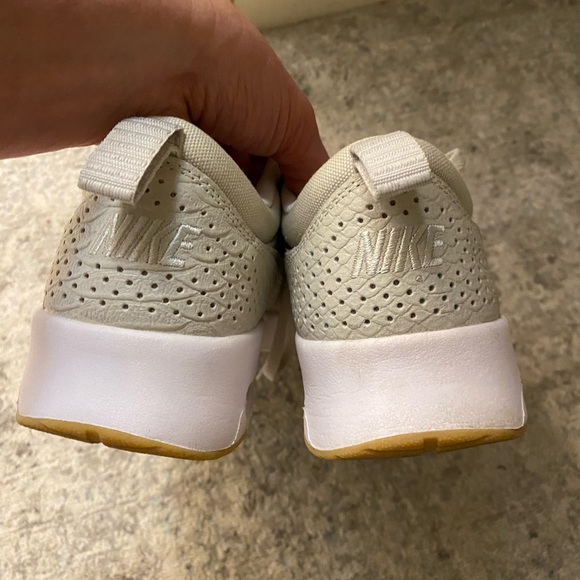 Nike Air Max Thea sneakers. Great condition look like new. Leather snakeskin - Picture 6 of 6